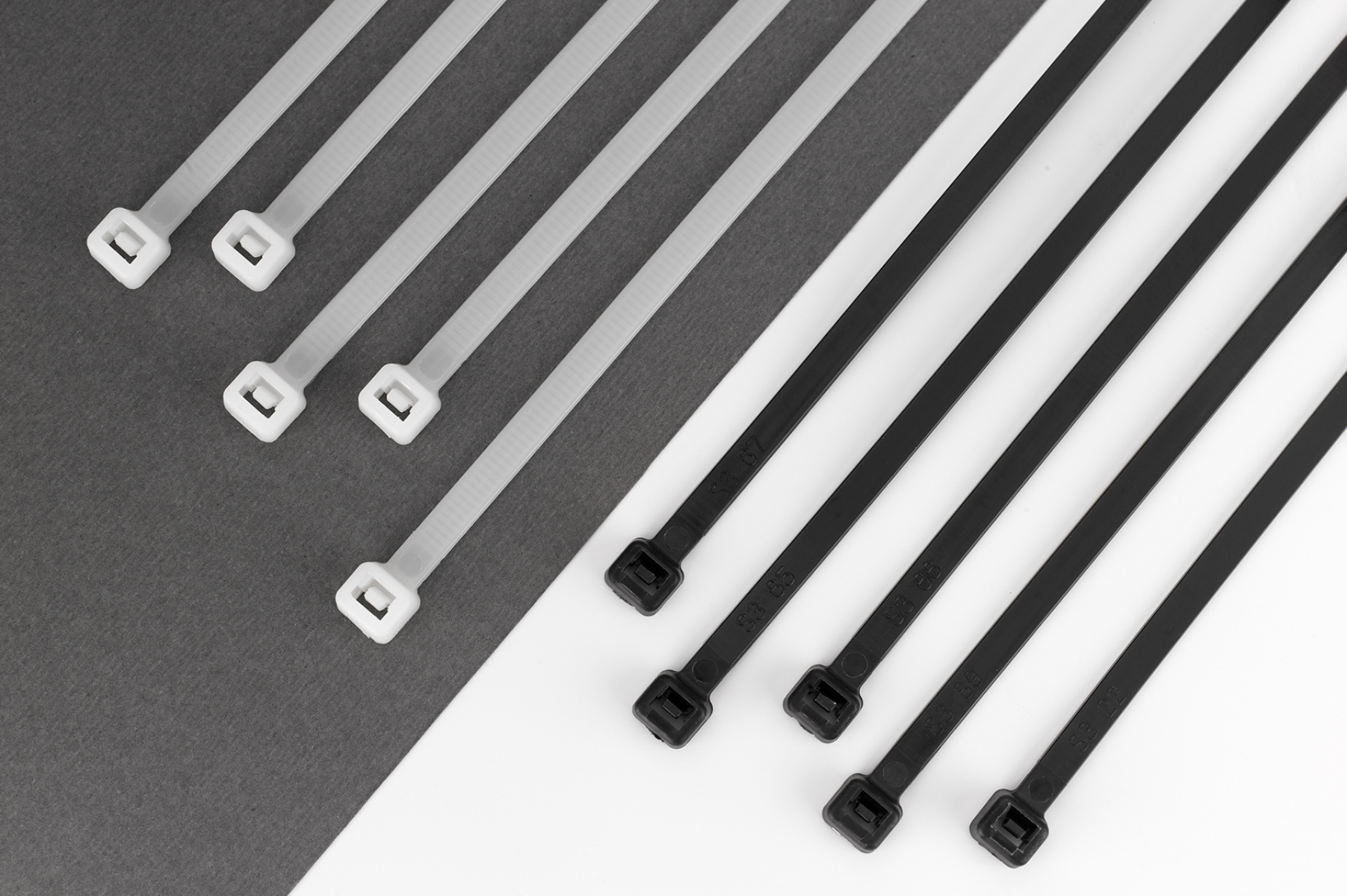 Cable ties black and white